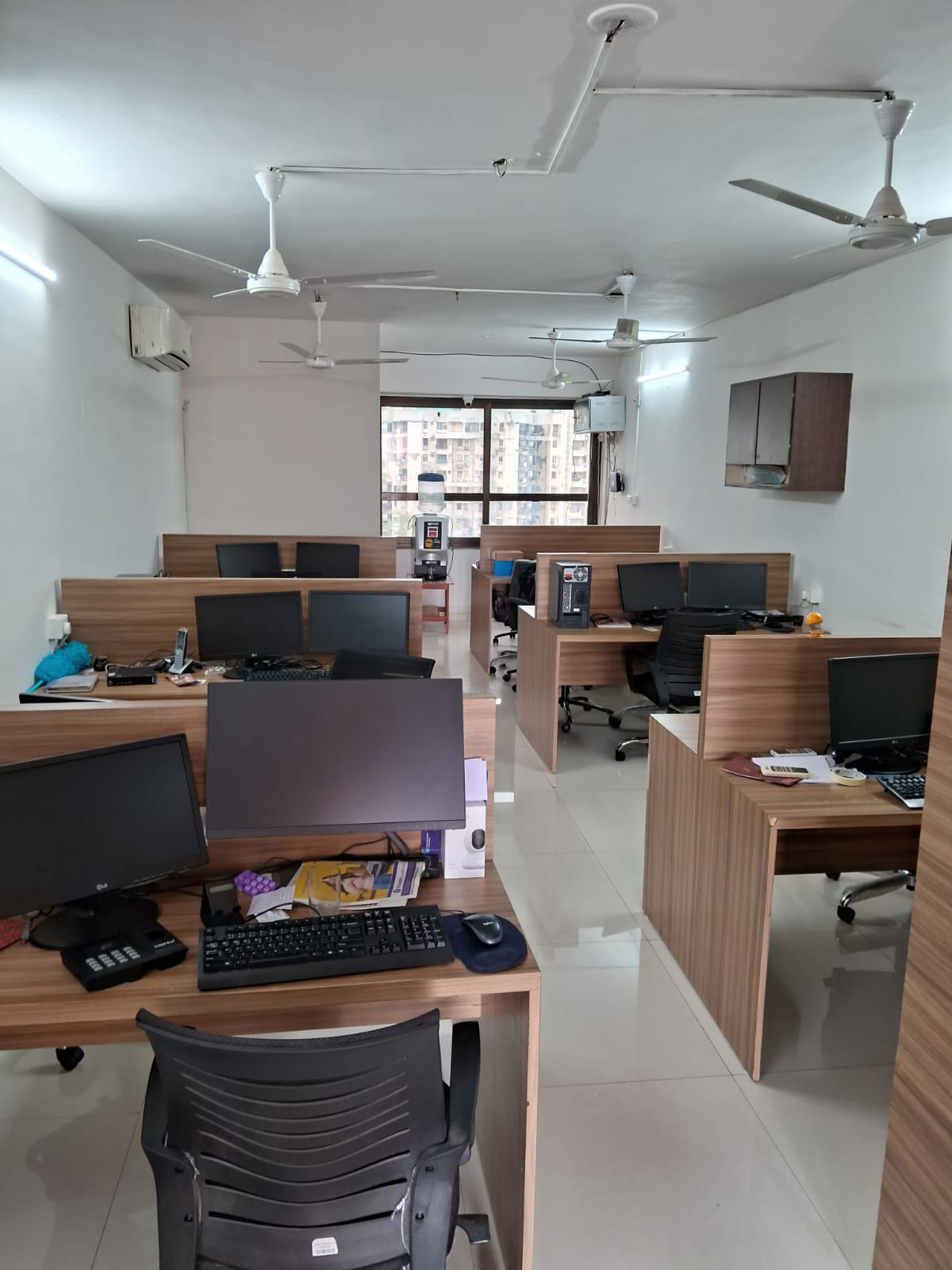 939 Sq. Ft. Commercial Office for Rent in Satellite Ahmedabad - Media 9