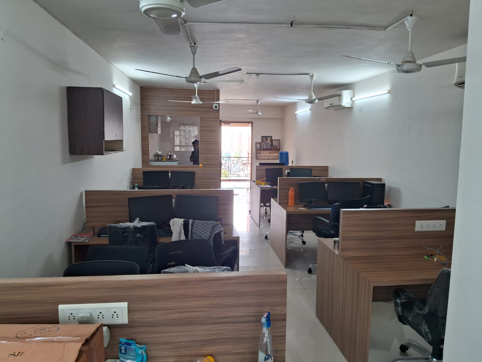 939 Sq. Ft. Commercial Office for Rent in Satellite Ahmedabad - Media 10