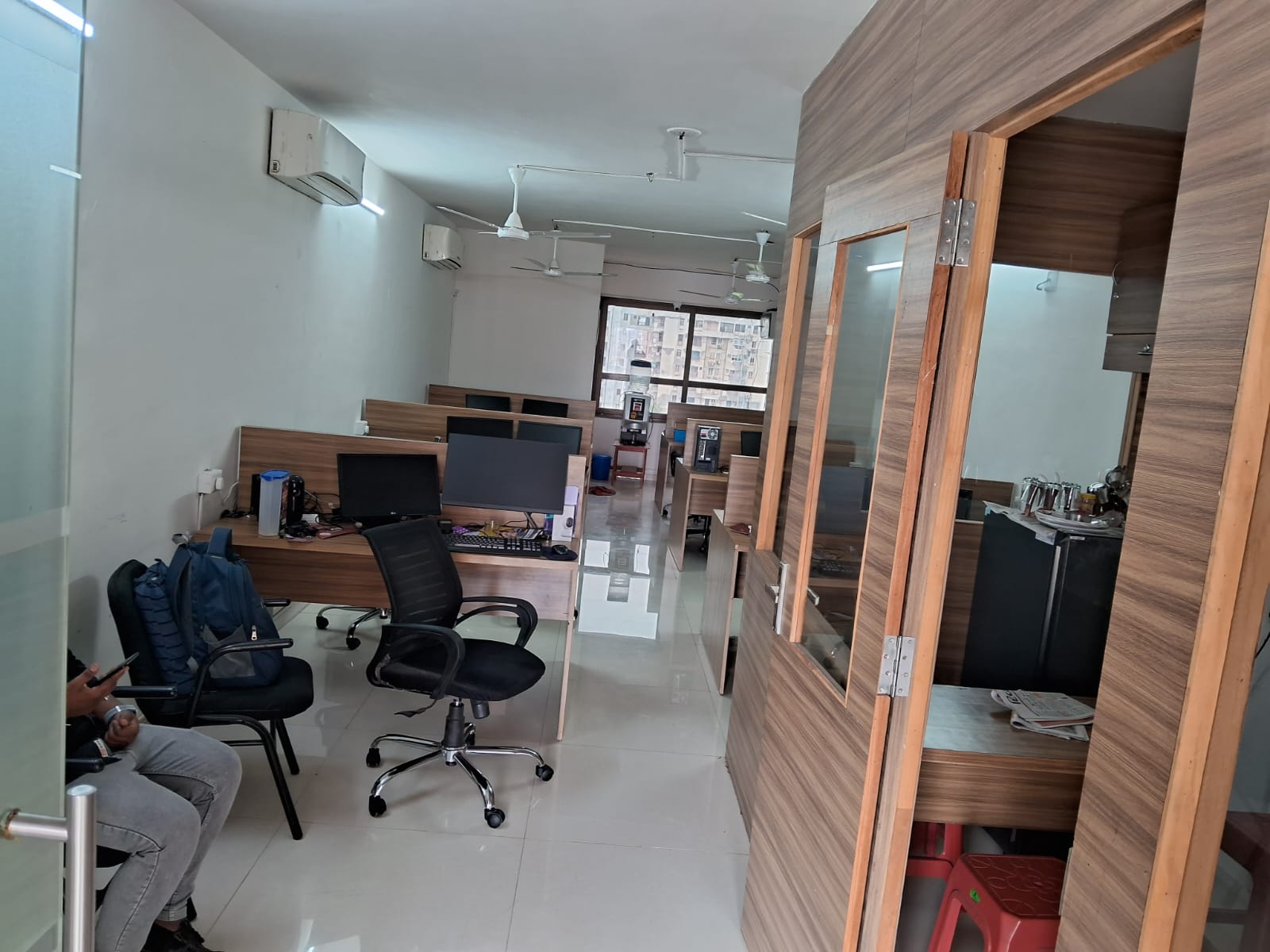 939 Sq. Ft. Commercial Office for Rent in Satellite Ahmedabad - Media 13