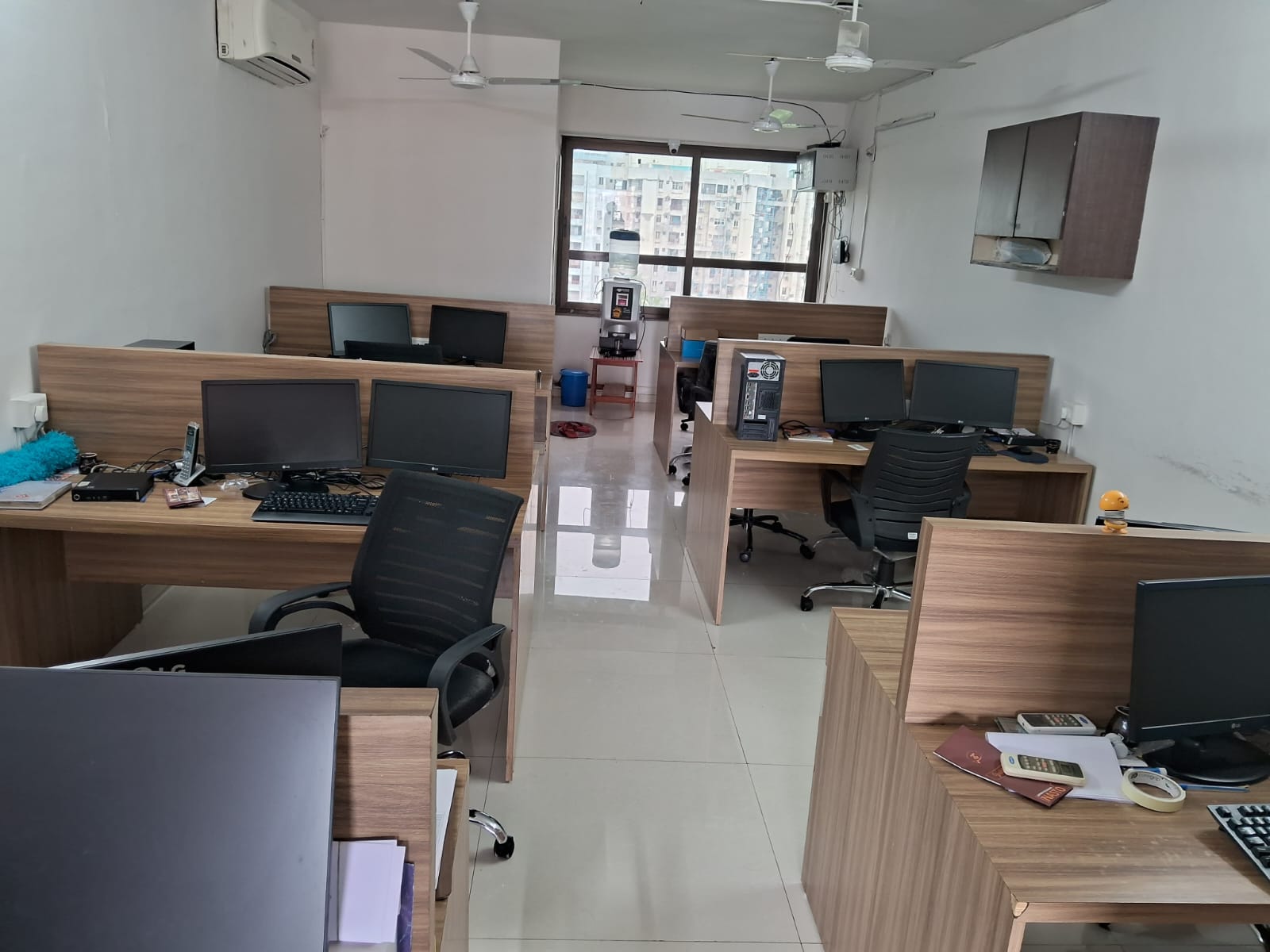 939 Sq. Ft. Commercial Office for Rent in Satellite Ahmedabad - Media 15