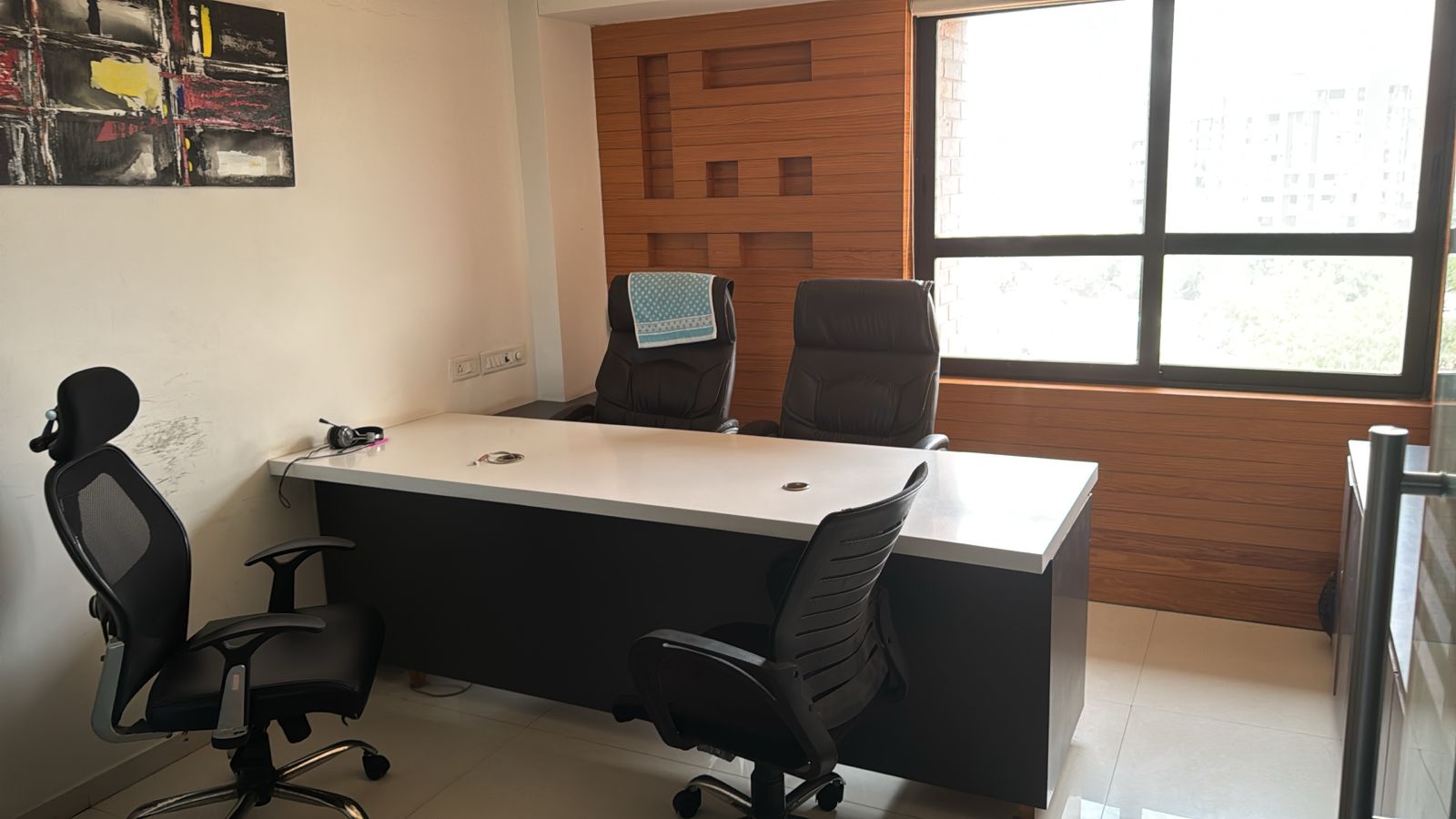 622 Sq. Ft. Commercial Office for Rent in Satellite Ahmedabad - Media 3