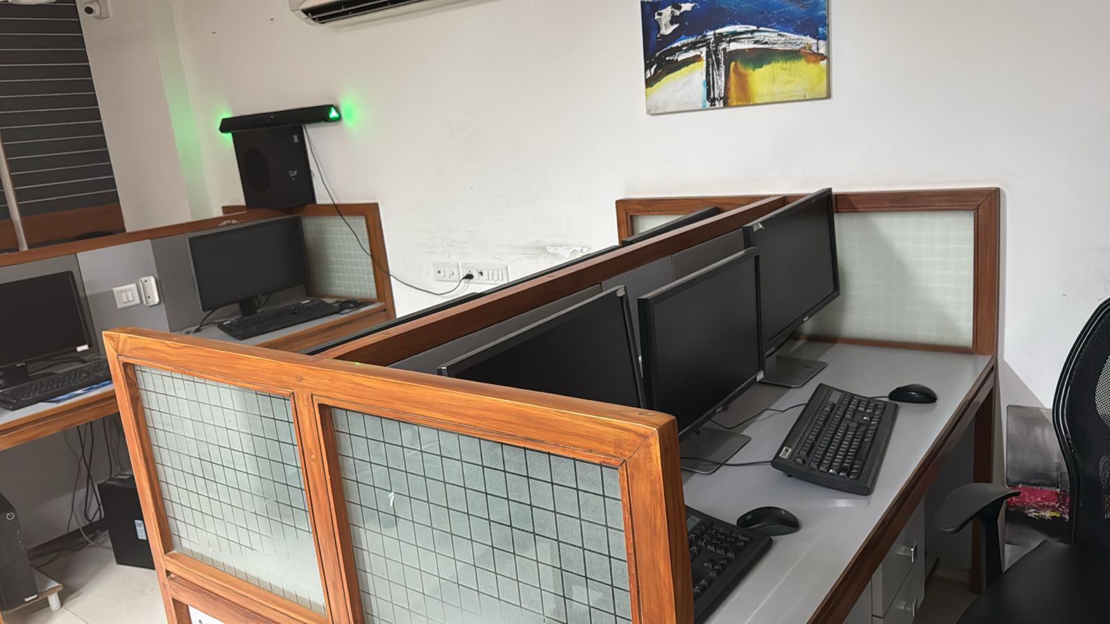 622 Sq. Ft. Commercial Office for Rent in Satellite Ahmedabad - Media 7