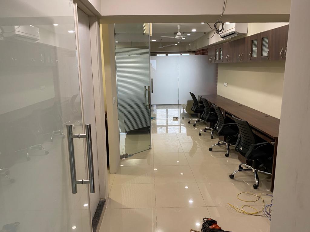 830 Sq. Ft. Commercial Office for Rent in Rajpath Club Road Ahmedabad