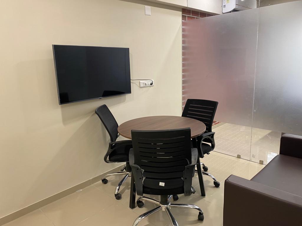 830 Sq. Ft. Commercial Office for Rent in Rajpath Club Road Ahmedabad - Media 15