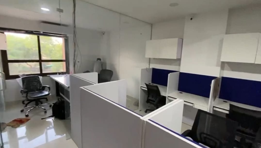 950 Sq. Ft. Commercial Office for Rent in Satellite Ahmedabad - Media 2