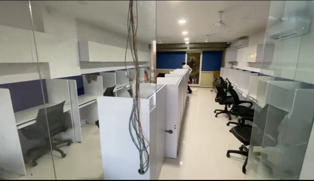 950 Sq. Ft. Commercial Office for Rent in Satellite Ahmedabad - Media 3
