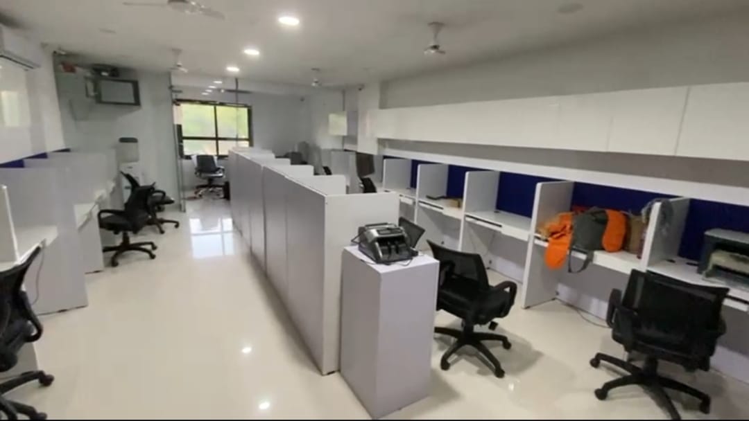 950 Sq. Ft. Commercial Office for Rent in Satellite Ahmedabad - Media 7