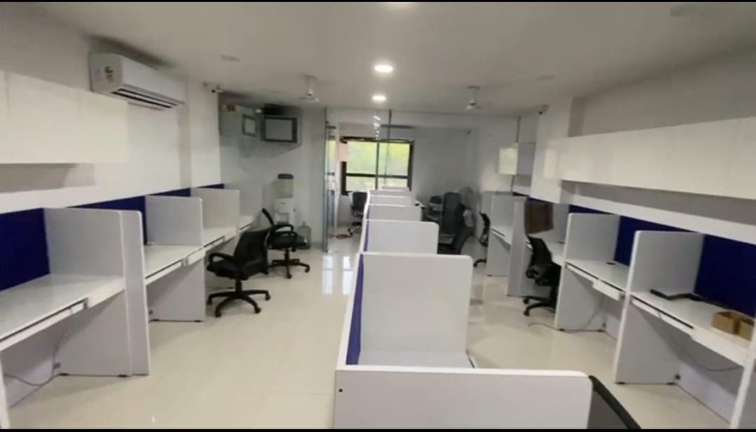 950 Sq. Ft. Commercial Office for Rent in Satellite Ahmedabad - Media 9