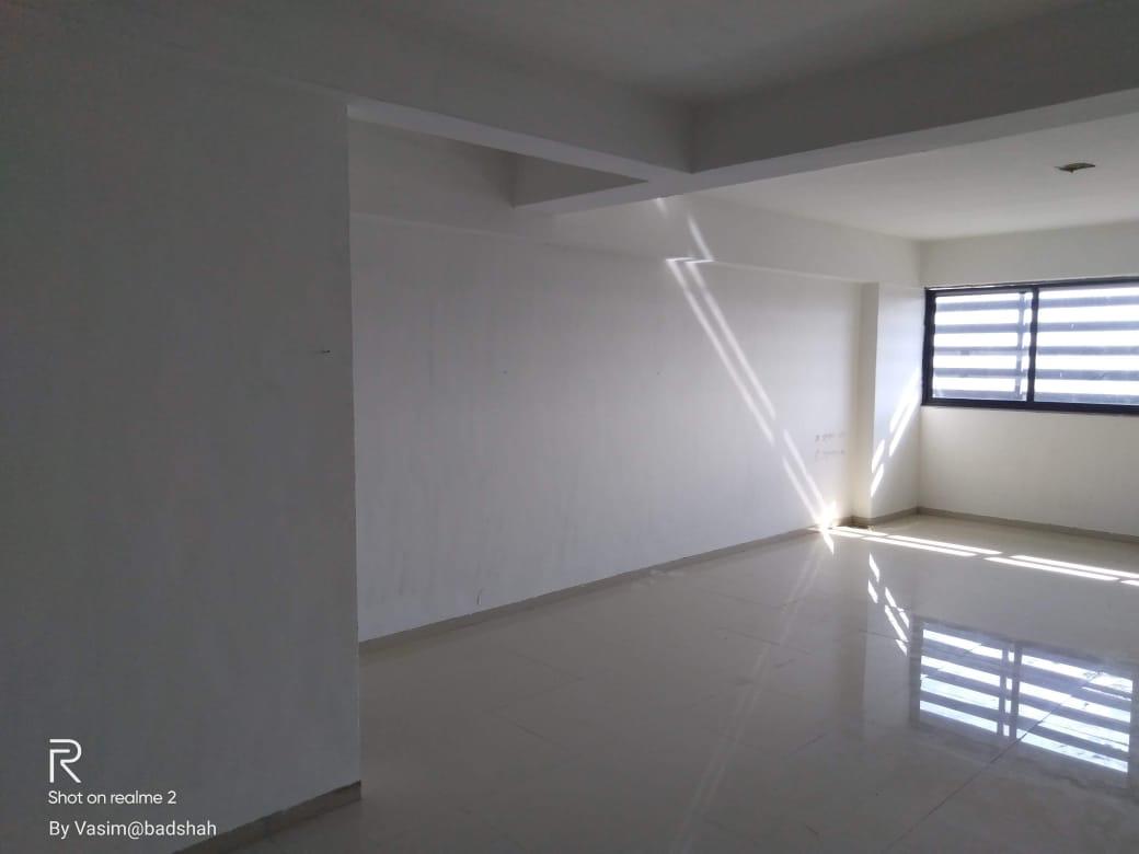 920 Sq. Ft. Commercial Office for Rent in Sg Highway Ahmedabad - Media 5