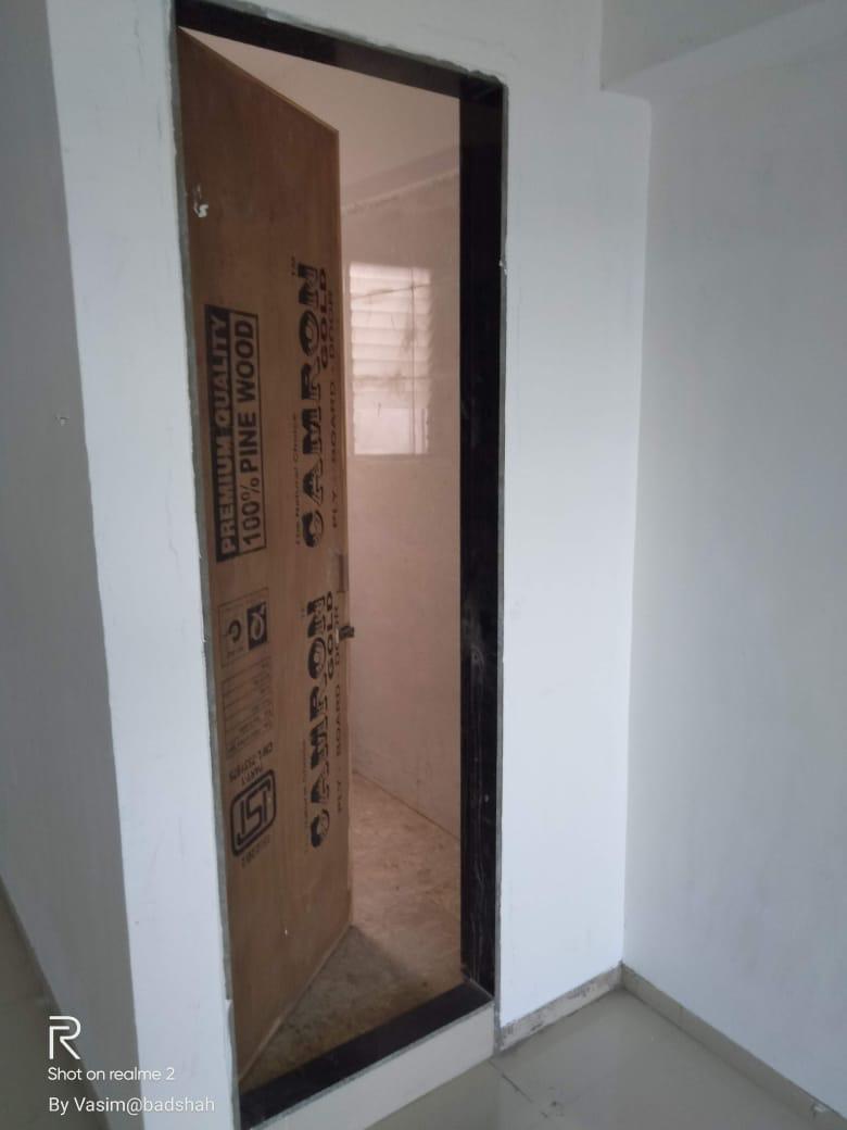 920 Sq. Ft. Commercial Office for Rent in Sg Highway Ahmedabad - Media 8