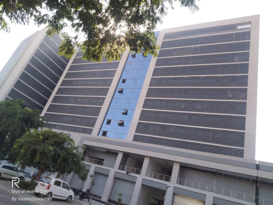 920 Sq. Ft. Commercial Office for Rent in Sg Highway Ahmedabad - Media 12