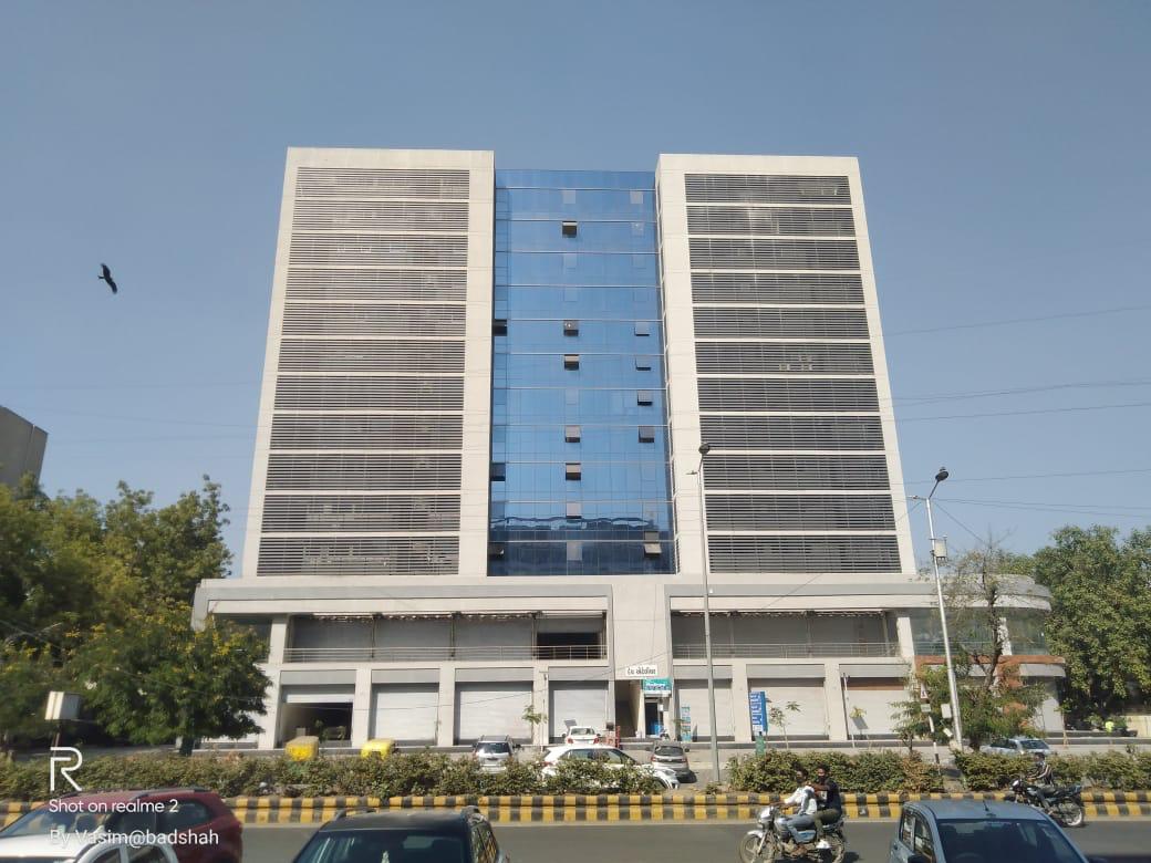 920 Sq. Ft. Commercial Office for Rent in Sg Highway Ahmedabad - Media 13