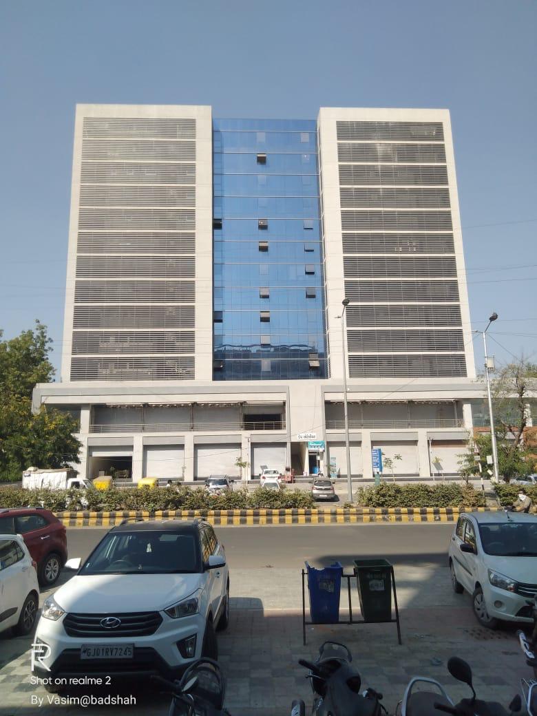 920 Sq. Ft. Commercial Office for Rent in Sg Highway Ahmedabad - Media 14