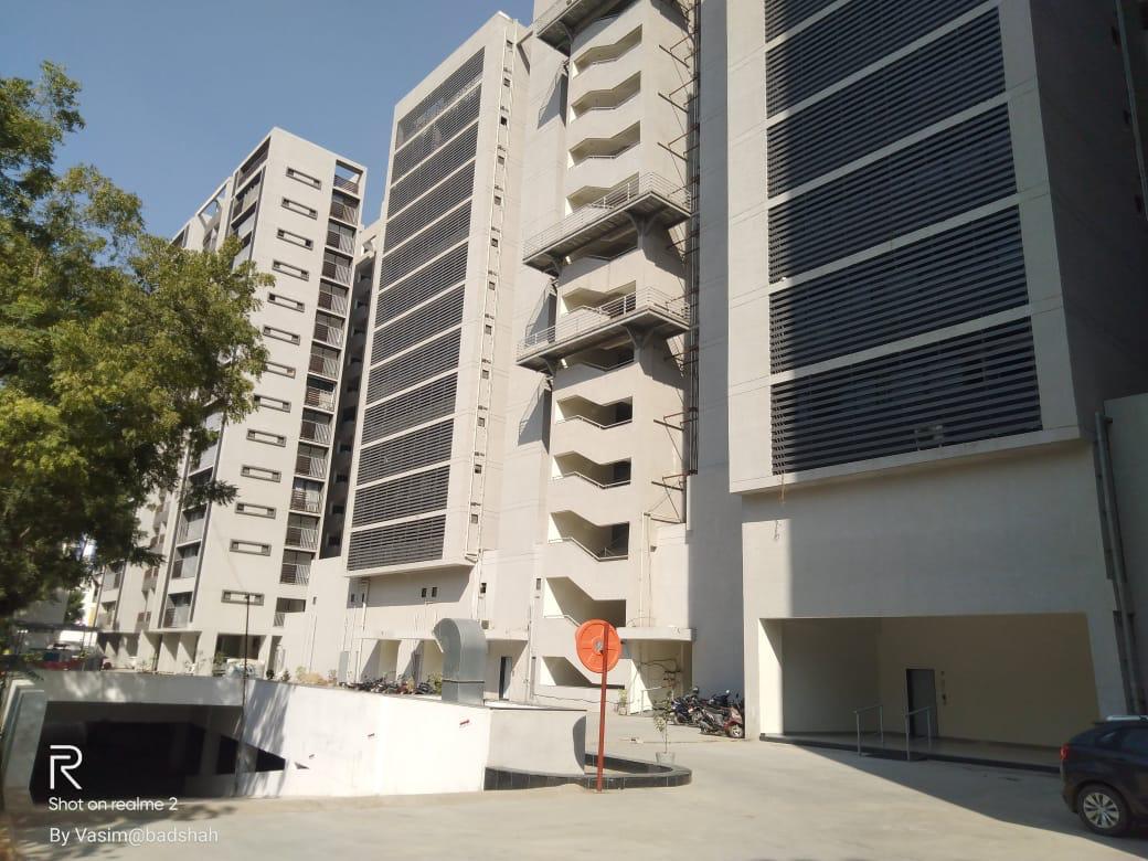 920 Sq. Ft. Commercial Office for Rent in Sg Highway Ahmedabad - Media 15