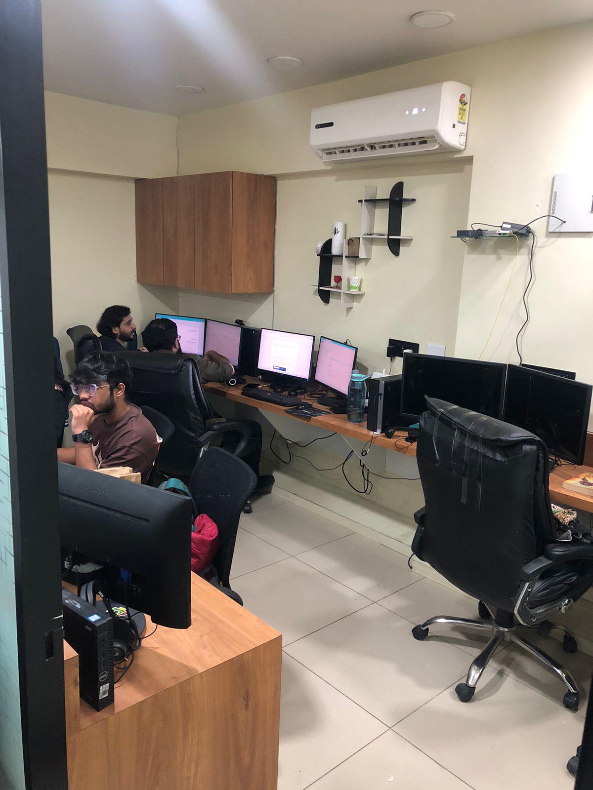 856 Sq. Ft. Commercial Office for Rent in Rajpath Club Road Ahmedabad - Media 3