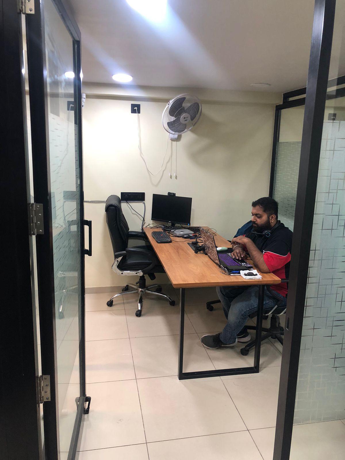 856 Sq. Ft. Commercial Office for Rent in Rajpath Club Road Ahmedabad - Media 7