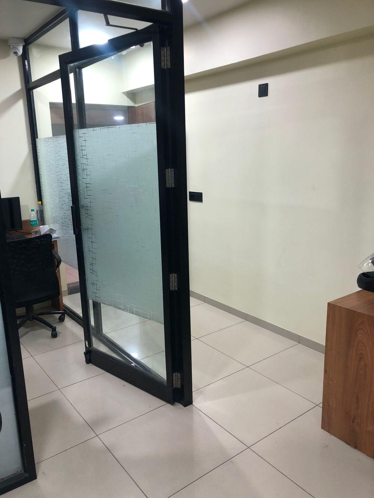 856 Sq. Ft. Commercial Office for Rent in Rajpath Club Road Ahmedabad - Media 11