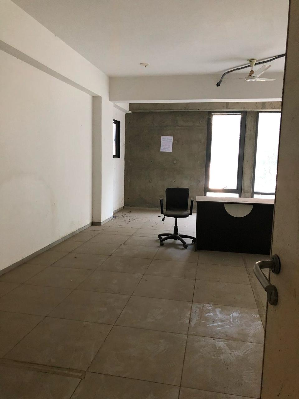 861 Sq. Ft. Commercial Office for Rent in Cg Road Ahmedabad - Media 6