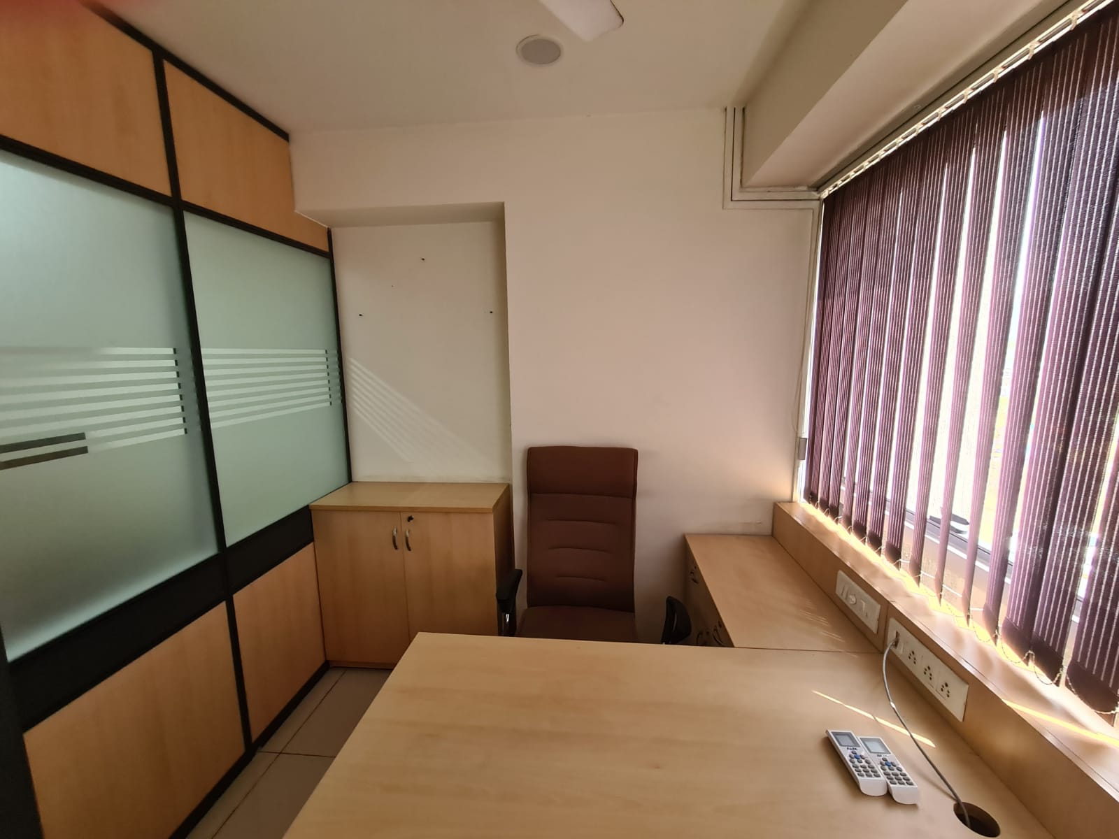 585 Sq. Ft. Commercial Office for Rent in Sg Highway Ahmedabad - Media 3