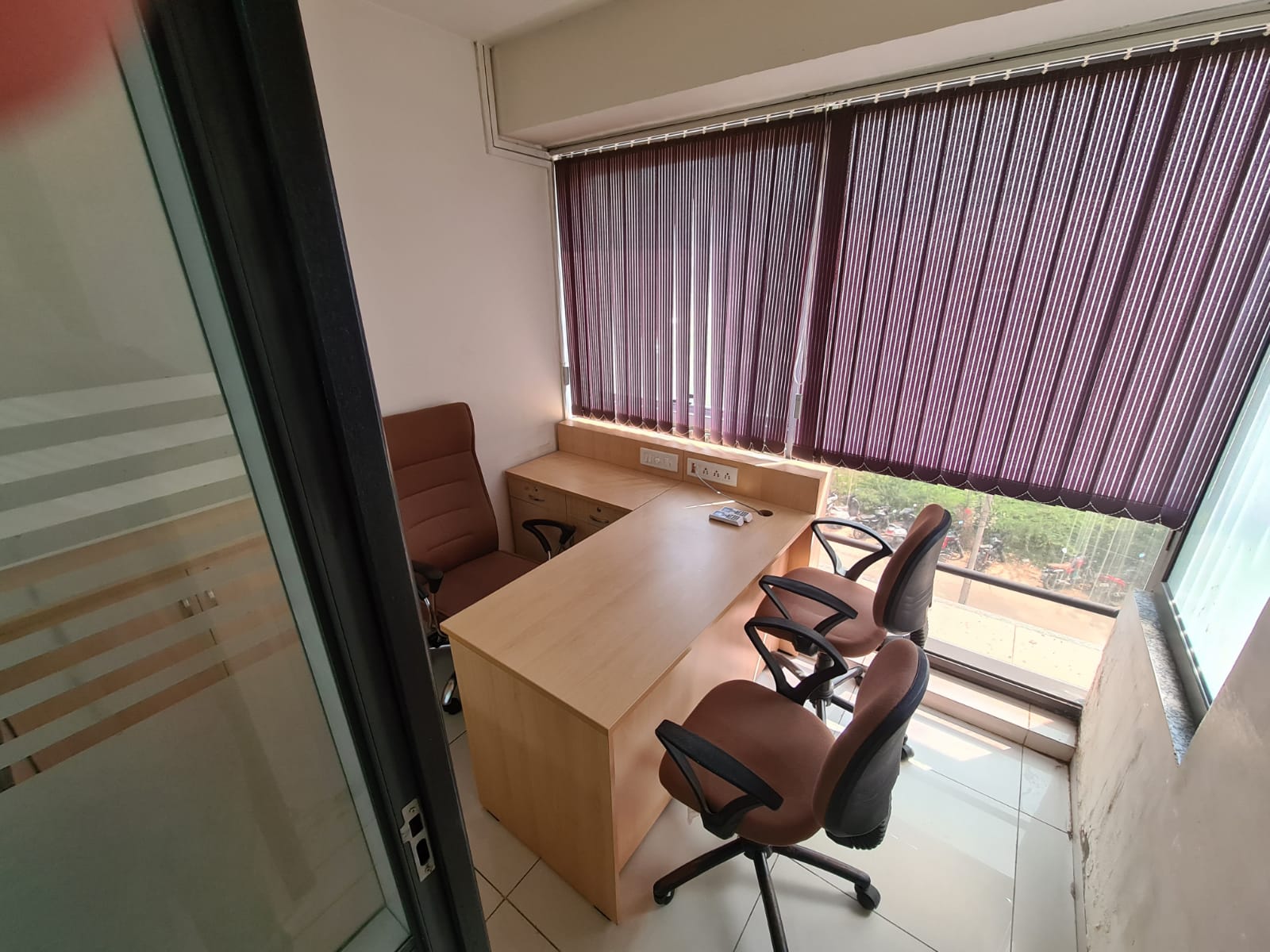 585 Sq. Ft. Commercial Office for Rent in Sg Highway Ahmedabad - Media 4
