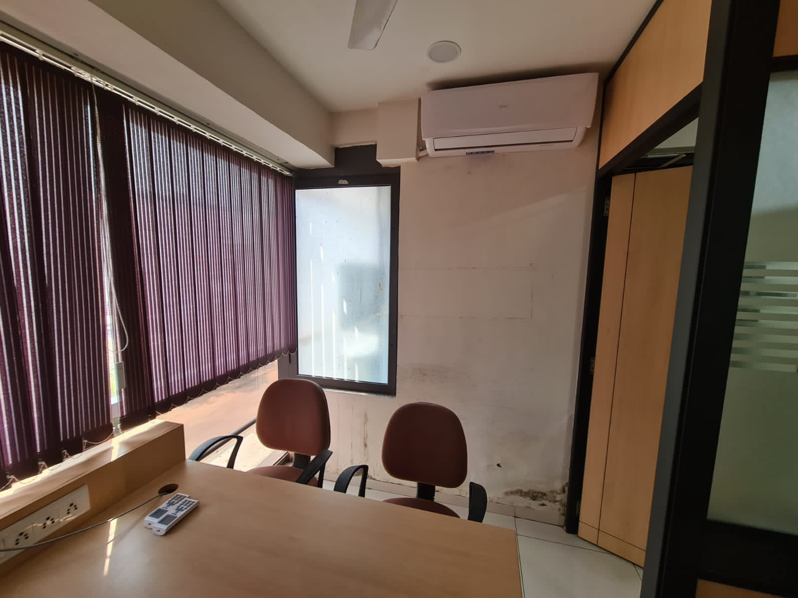 585 Sq. Ft. Commercial Office for Rent in Sg Highway Ahmedabad - Media 5