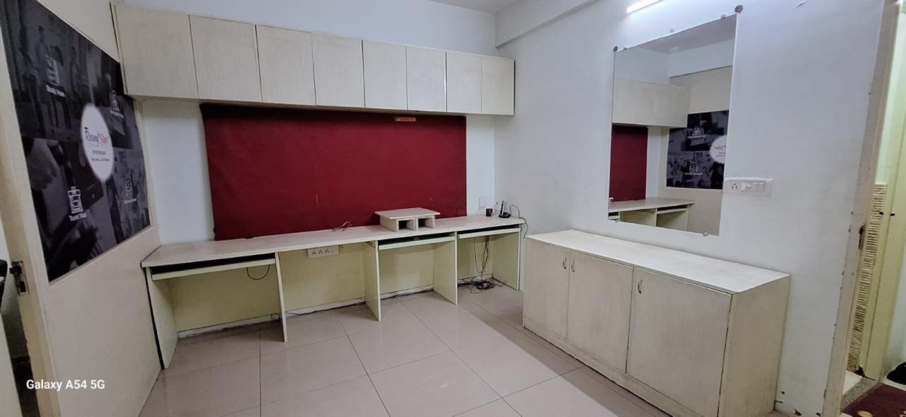 550 Sq. Ft. Commercial Office for Rent in Prahladnagar Ahmedabad