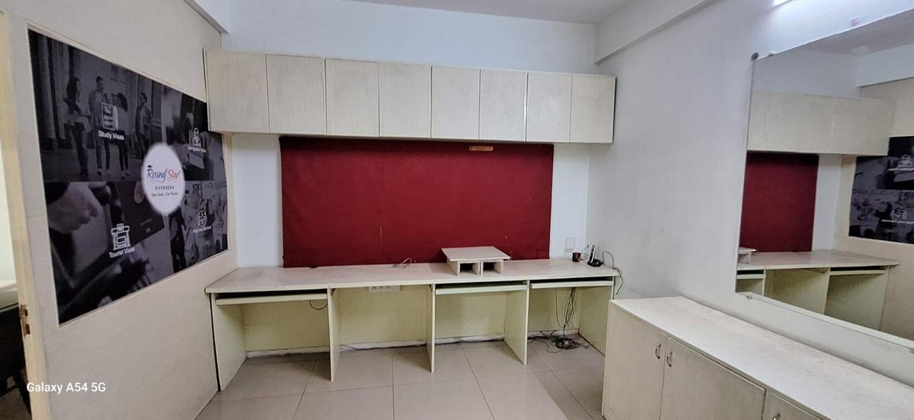 550 Sq. Ft. Commercial Office for Rent in Prahladnagar Ahmedabad - Media 5