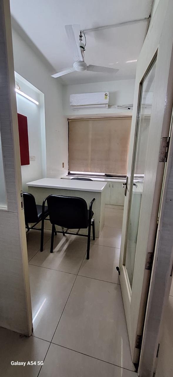 550 Sq. Ft. Commercial Office for Rent in Prahladnagar Ahmedabad - Media 8