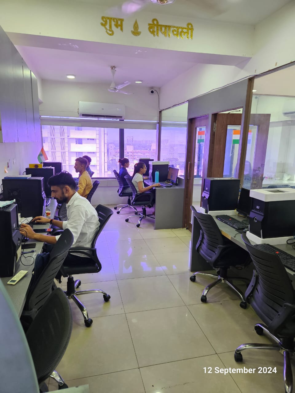 716 Sq. Ft. Commercial Office for Rent in Prahladnagar Ahmedabad - Media 4