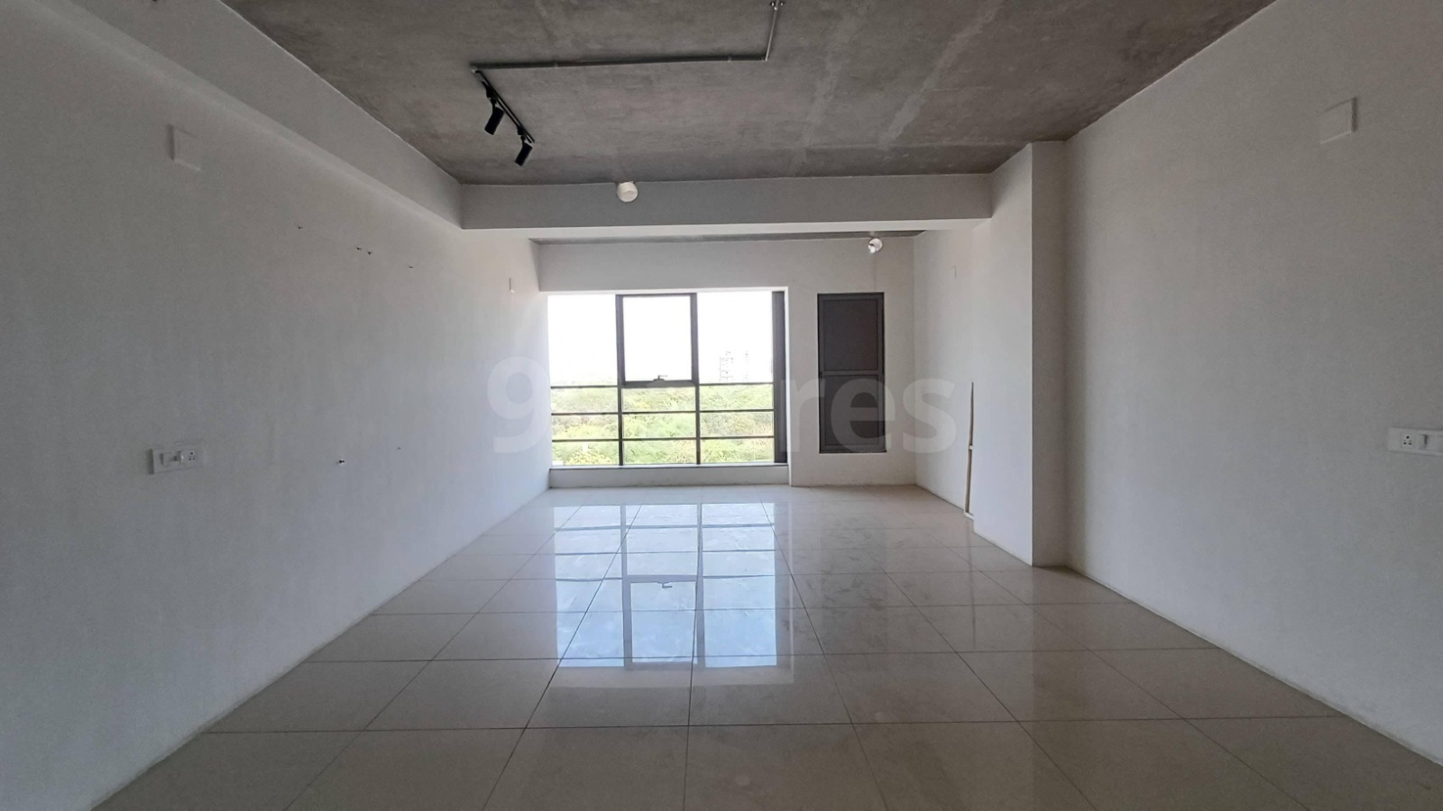 721 Sq. Ft. Commercial Office for Rent in Shela Ahmedabad - Media 10