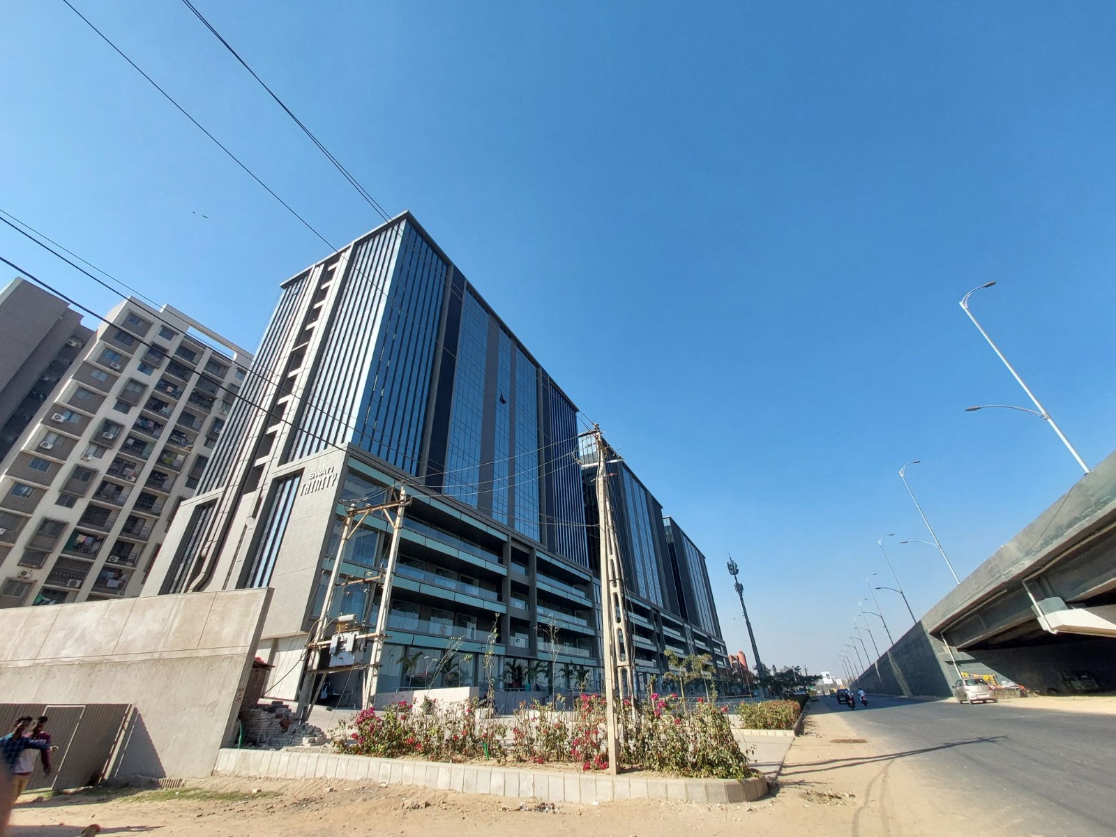 721 Sq. Ft. Commercial Office for Rent in Shela Ahmedabad - Media 15