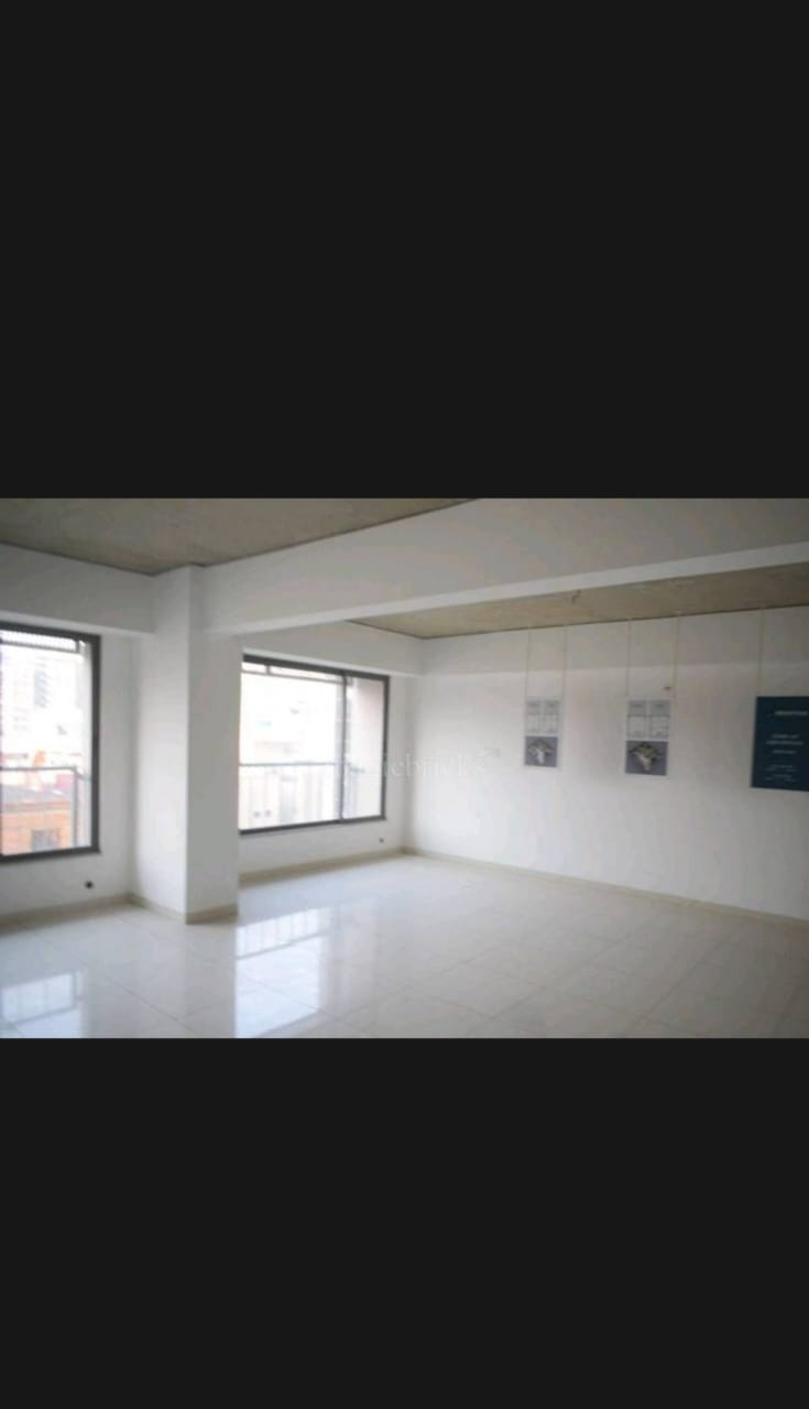 1020 Sq. Ft. Commercial Office for Rent in Shyamal Cross Road Ahmedabad - Media 3