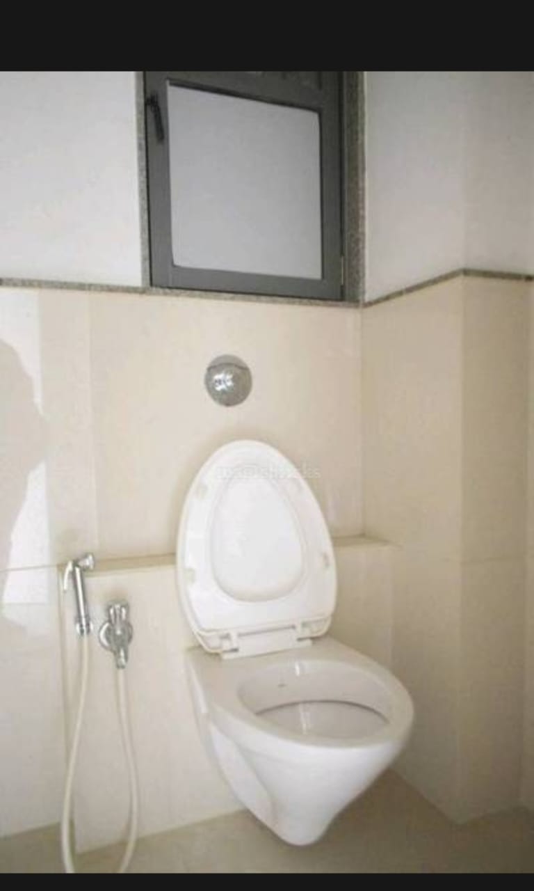 1020 Sq. Ft. Commercial Office for Rent in Shyamal Cross Road Ahmedabad - Media 6