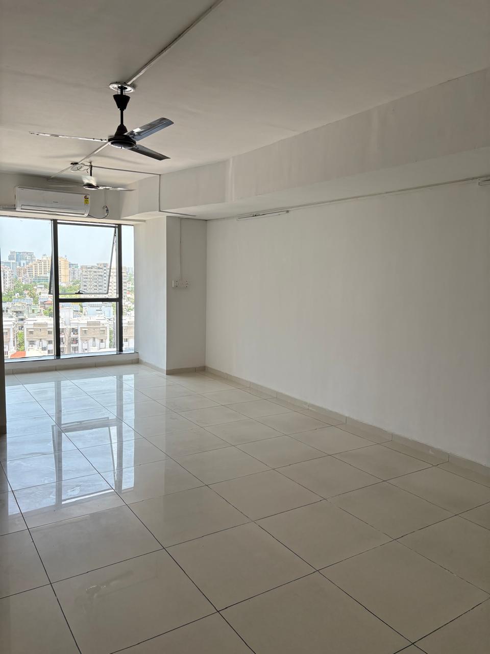 850 Sq. Ft. Commercial Office for Rent in Shyamal Cross Road Ahmedabad
