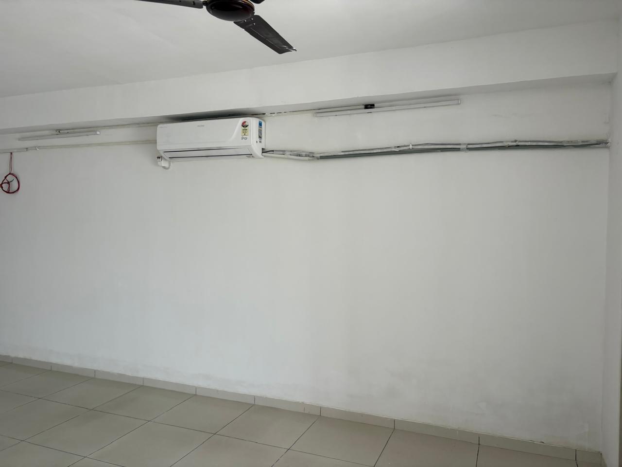 850 Sq. Ft. Commercial Office for Rent in Shyamal Cross Road Ahmedabad - Media 4