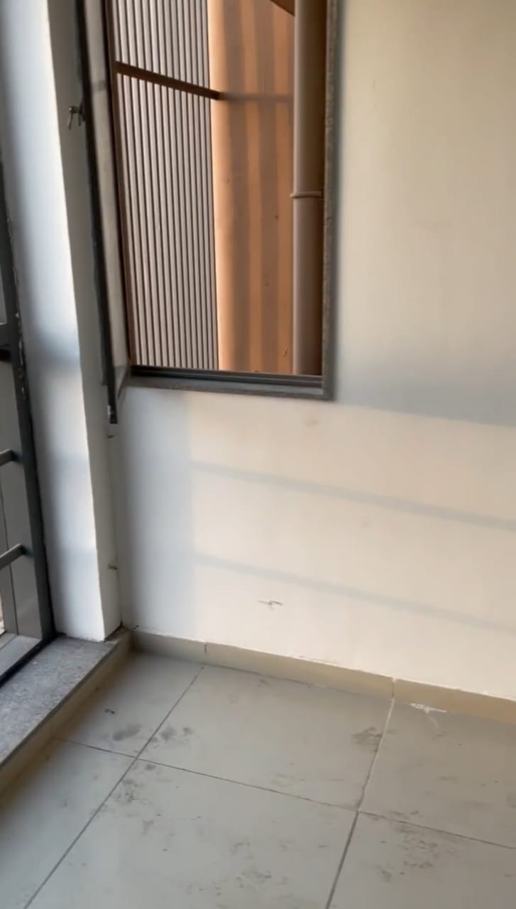 944 Sq. Ft. Commercial Office for Rent in Shilaj Ahmedabad - Media 6