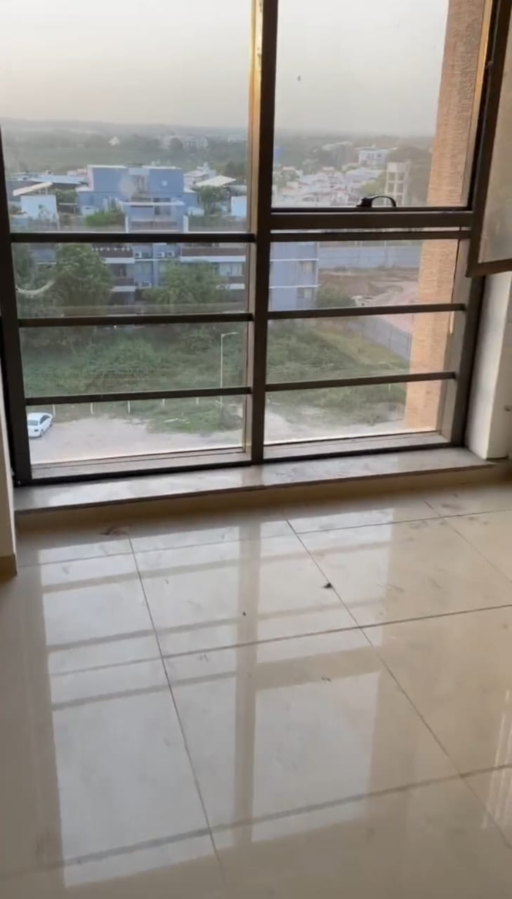 944 Sq. Ft. Commercial Office for Rent in Shilaj Ahmedabad - Media 7