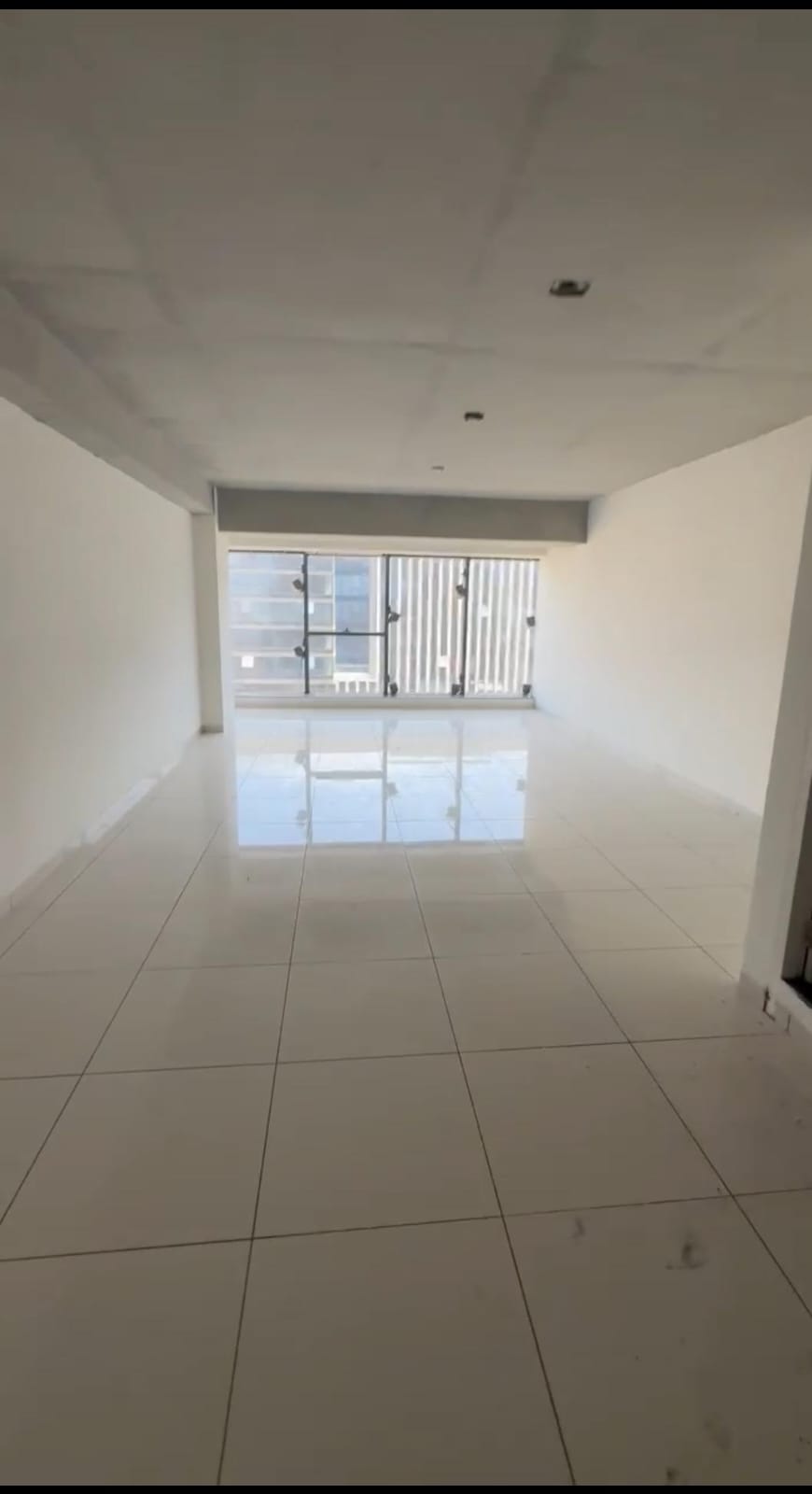 941 Sq. Ft. Commercial Office for Rent in Shyamal Cross Road Ahmedabad