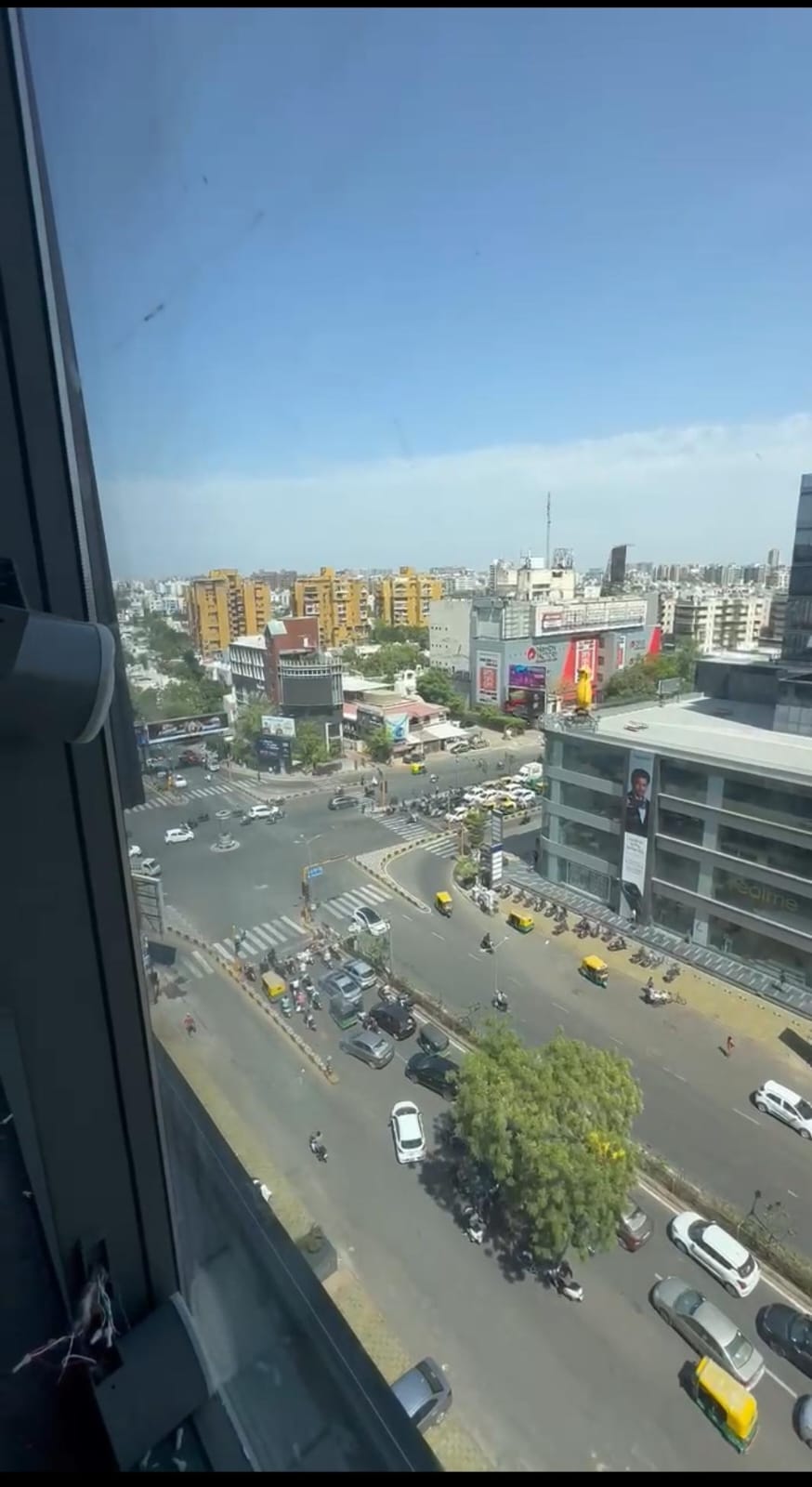 941 Sq. Ft. Commercial Office for Rent in Shyamal Cross Road Ahmedabad - Media 2