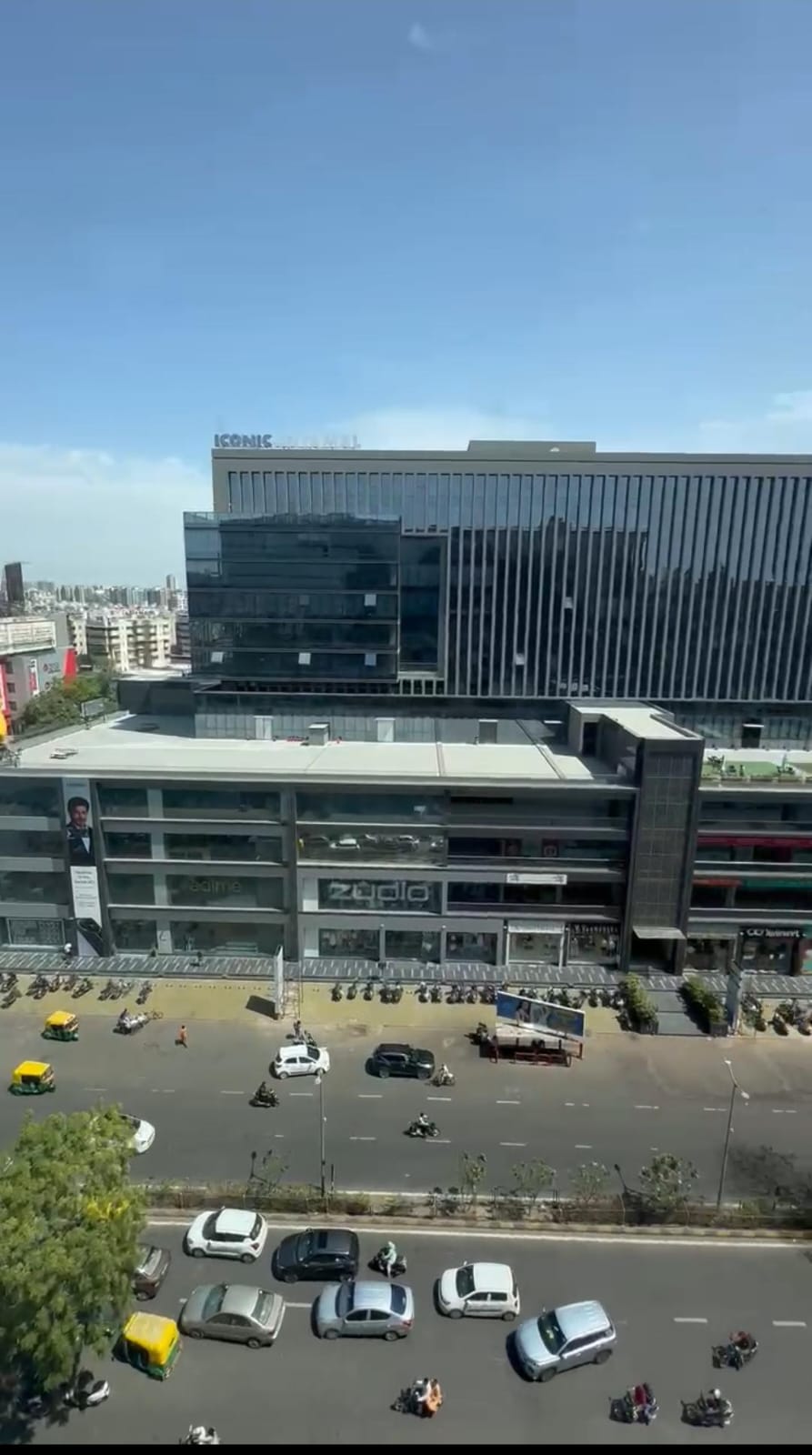 941 Sq. Ft. Commercial Office for Rent in Shyamal Cross Road Ahmedabad - Media 4