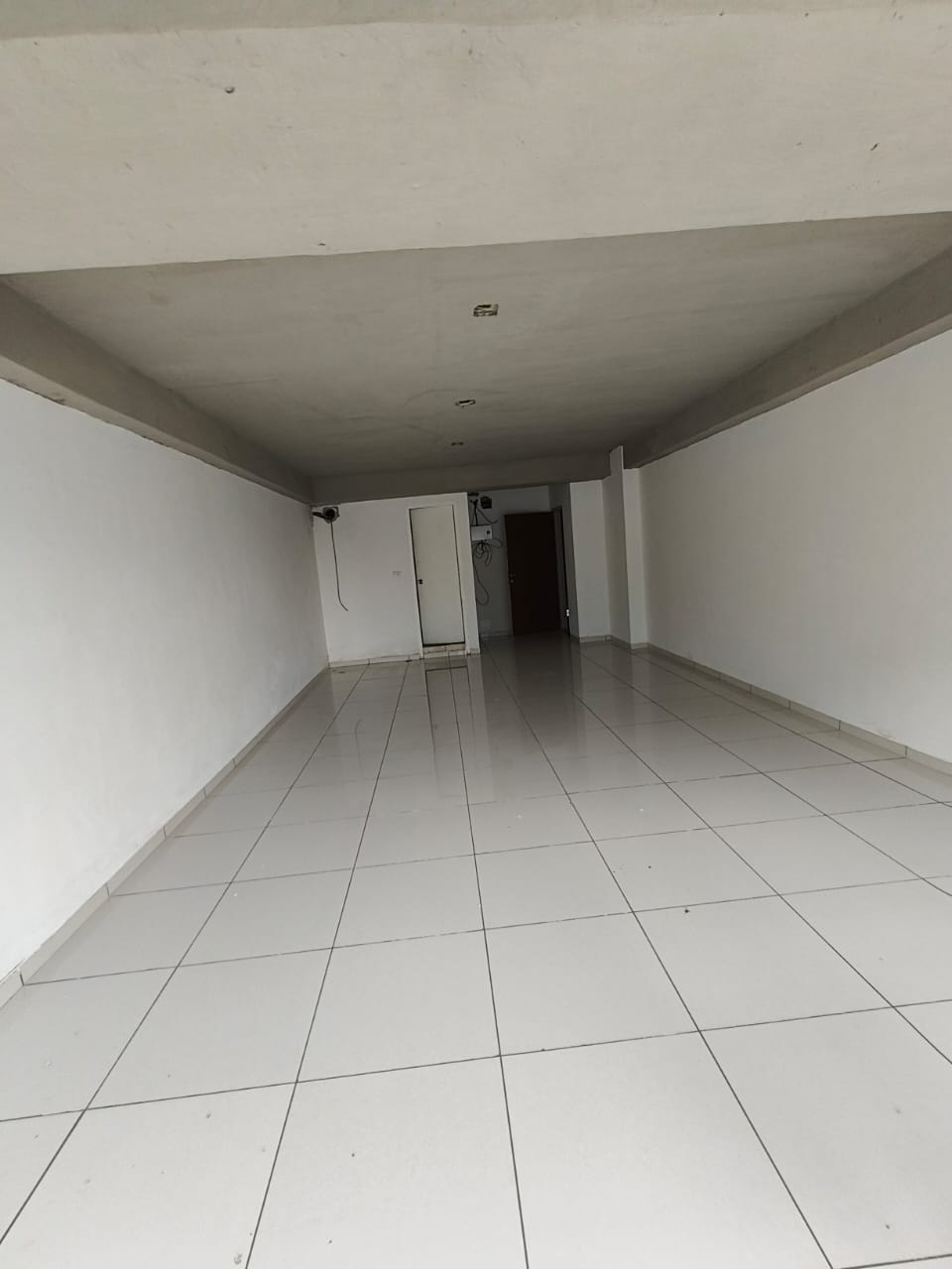 941 Sq. Ft. Commercial Office for Rent in Shyamal Cross Road Ahmedabad