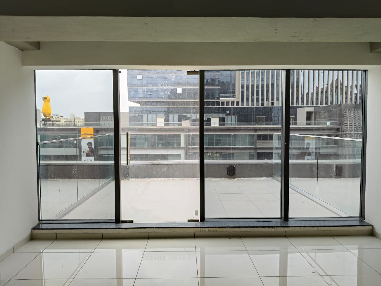941 Sq. Ft. Commercial Office for Rent in Shyamal Cross Road Ahmedabad - Media 2