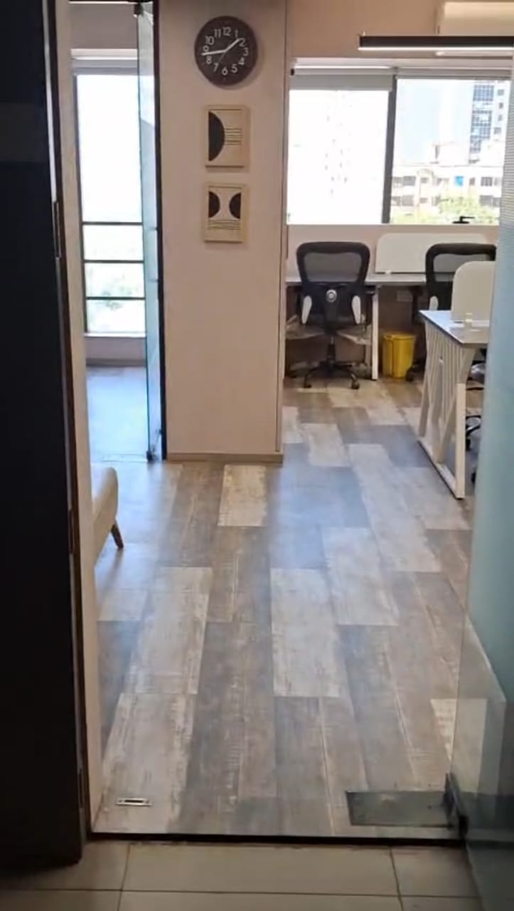 1021 Sq. Ft. Commercial Office for Rent in Prahladnagar Ahmedabad - Media 3