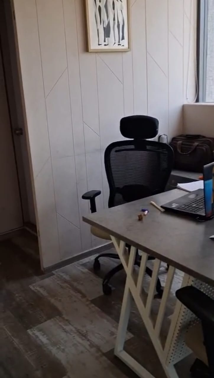 1021 Sq. Ft. Commercial Office for Rent in Prahladnagar Ahmedabad - Media 4