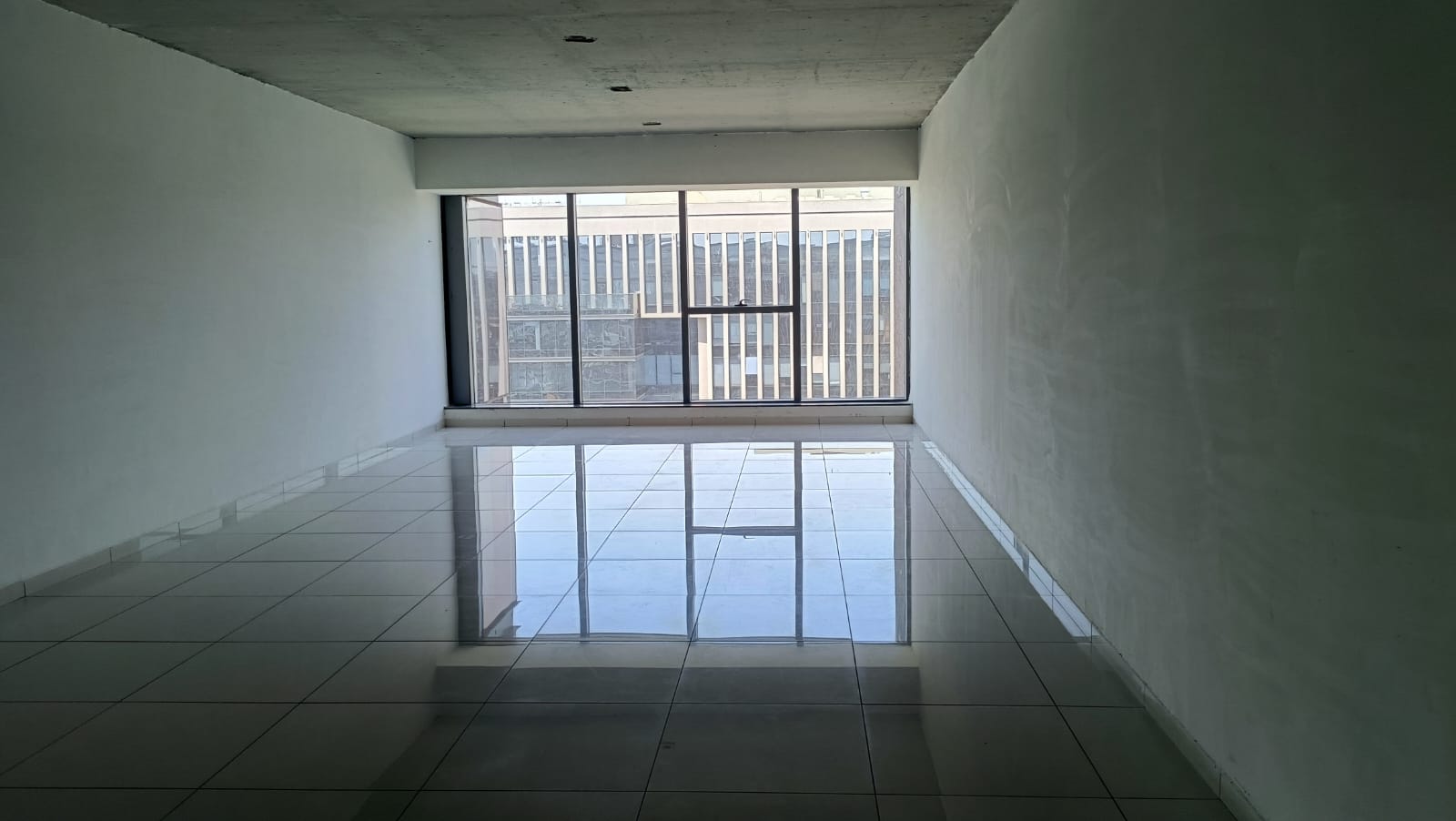 985 Sq. Ft. Commercial Office for Rent in Shyamal Cross Road Ahmedabad