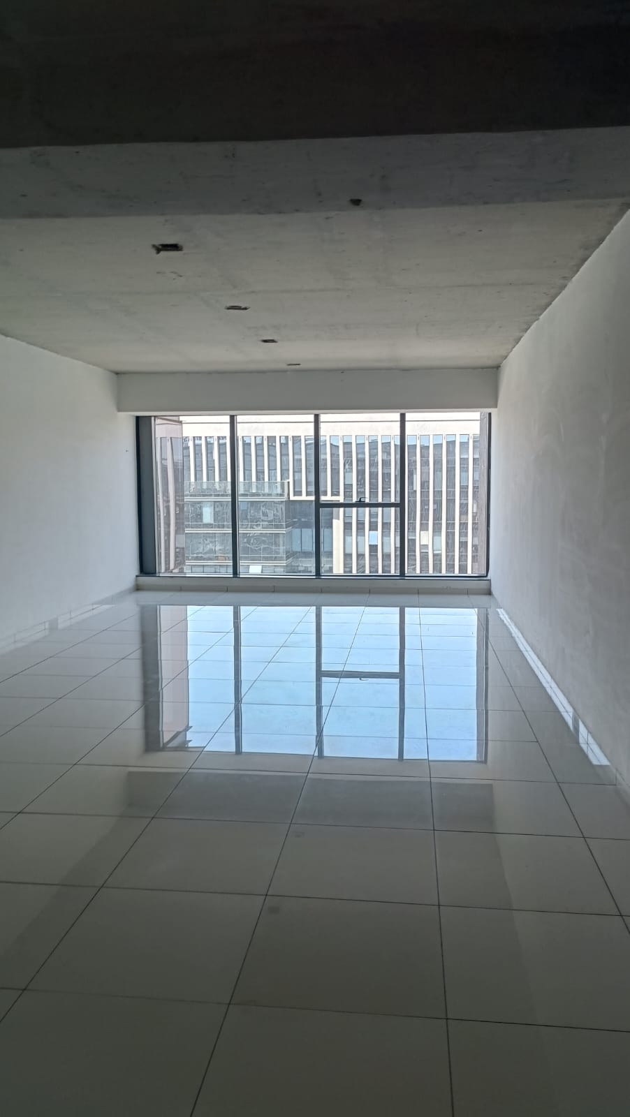 985 Sq. Ft. Commercial Office for Rent in Shyamal Cross Road Ahmedabad - Media 2