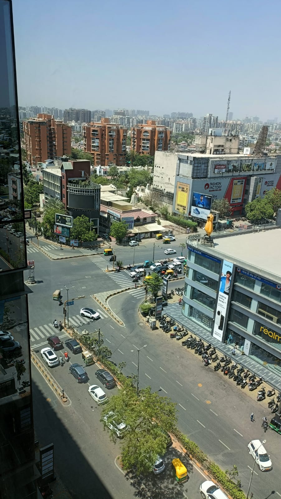985 Sq. Ft. Commercial Office for Rent in Shyamal Cross Road Ahmedabad - Media 4