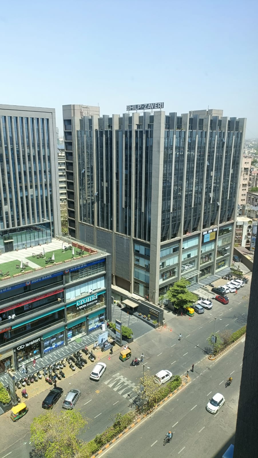 985 Sq. Ft. Commercial Office for Rent in Shyamal Cross Road Ahmedabad - Media 5