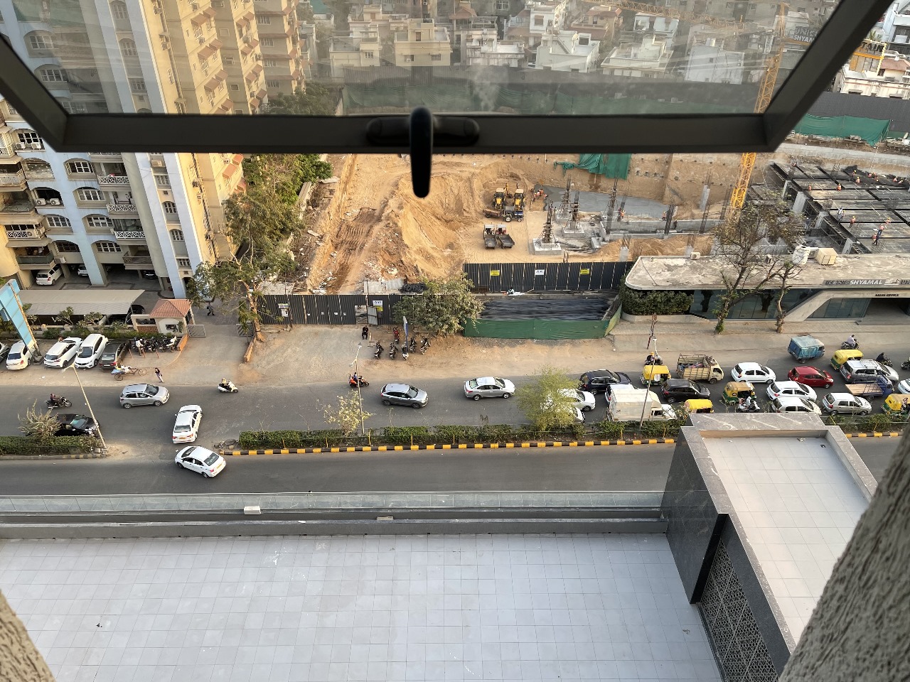 1171 Sq. Ft. Commercial Office for Rent in Shyamal Cross Road Ahmedabad - Media 12