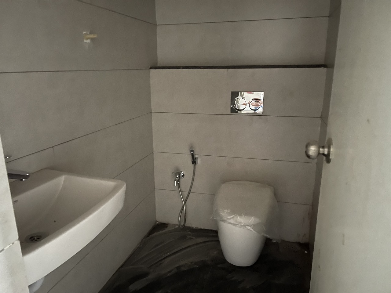 1171 Sq. Ft. Commercial Office for Rent in Shyamal Cross Road Ahmedabad - Media 8